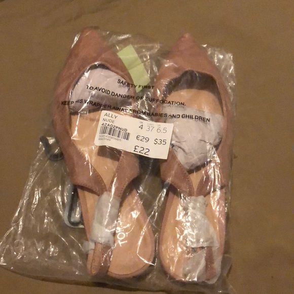 Topshop Shoes - Nude Top shop Flats